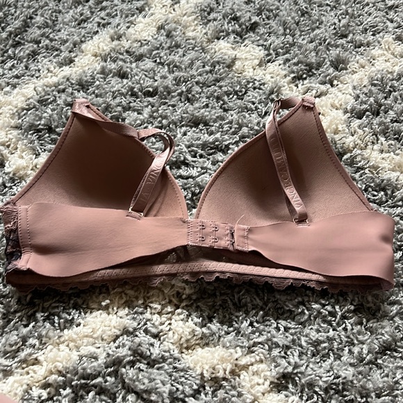 Lace no underwire Vince Camuto bra - Picture 4 of 4